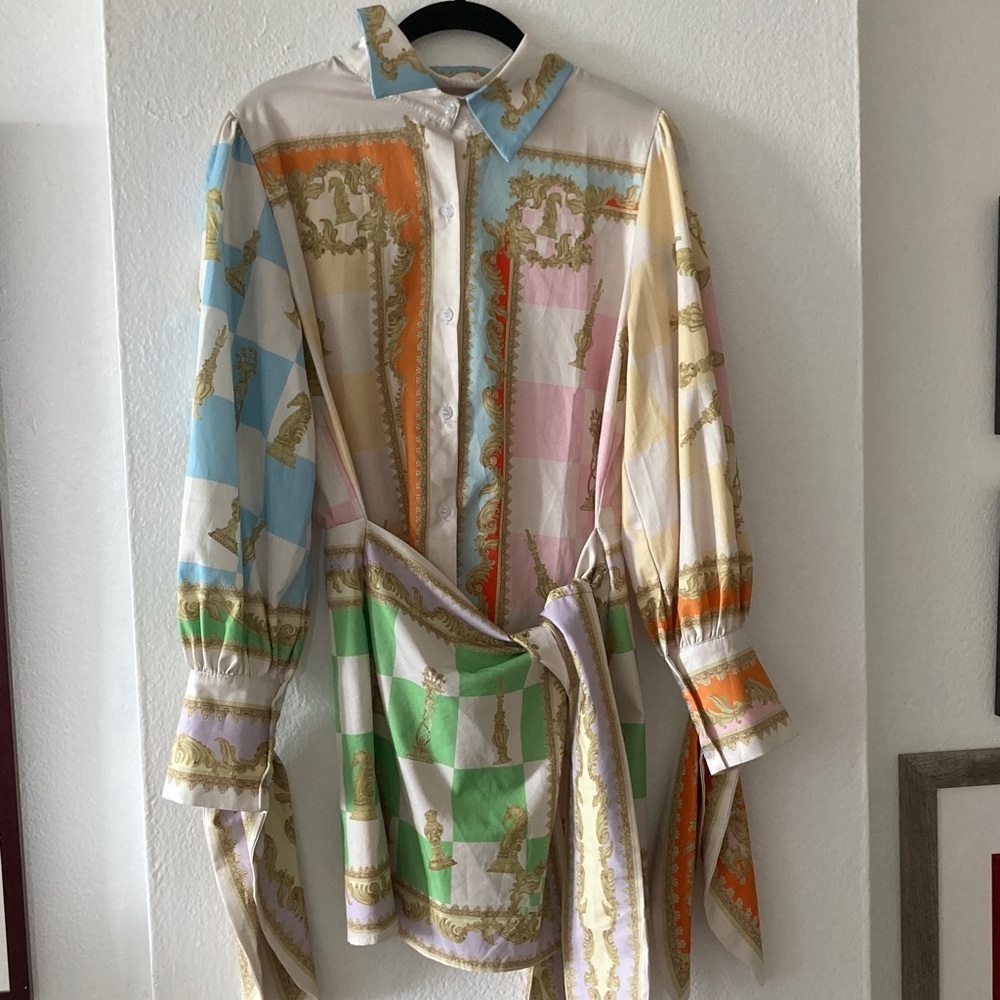 Colorful Patterned Button-Up Shirt - Picture 5 of 6